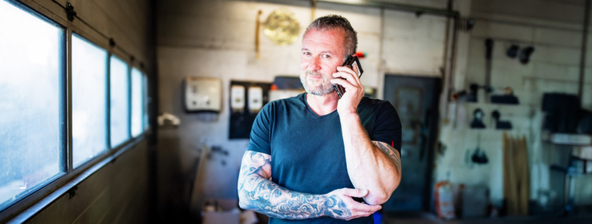 Herr Bär am Telefon